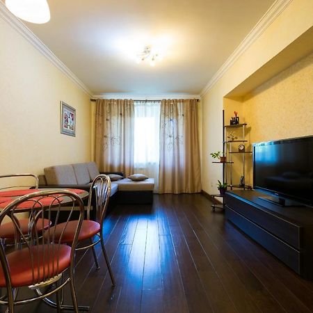 Nadezhda Apartments In Touristic Area, On The Dostyk Avenue 89 알마티 외부 사진
