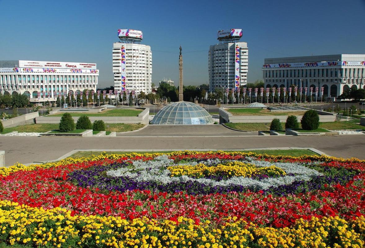 Nadezhda Apartments In Touristic Area, On The Dostyk Avenue 89 알마티 외부 사진