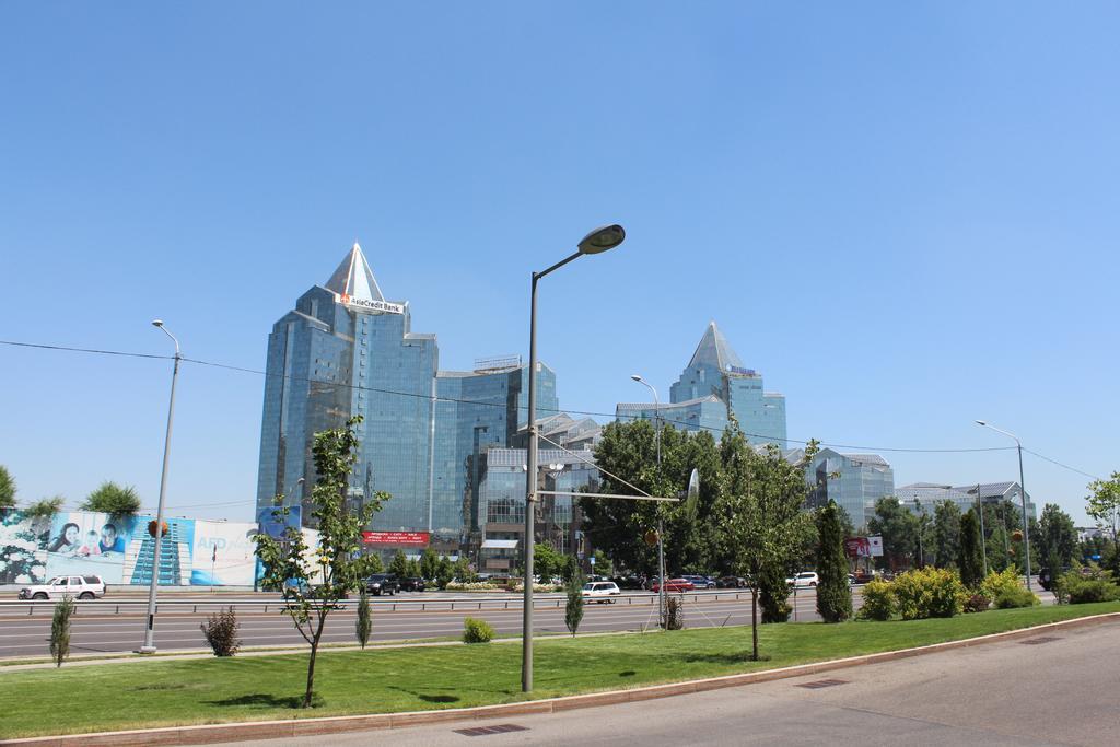 Nadezhda Apartments In Touristic Area, On The Dostyk Avenue 89 알마티 외부 사진