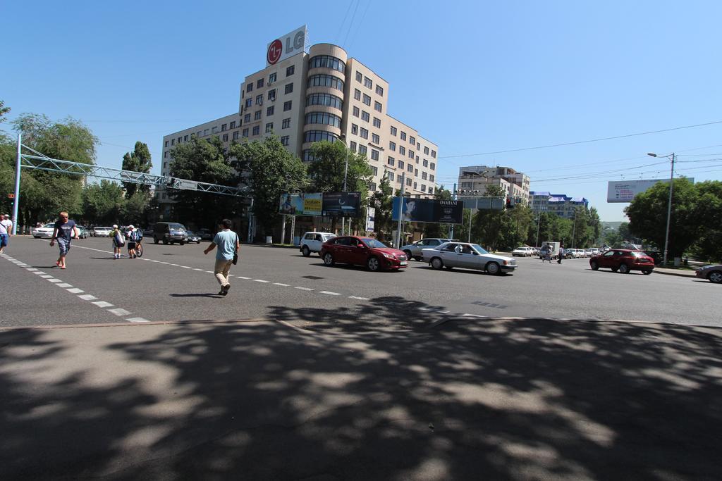 Nadezhda Apartments In Touristic Area, On The Dostyk Avenue 89 알마티 외부 사진