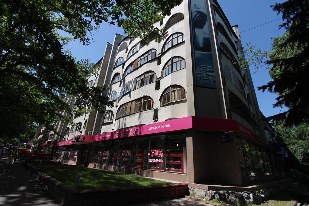Nadezhda Apartments In Touristic Area, On The Dostyk Avenue 89 알마티 외부 사진